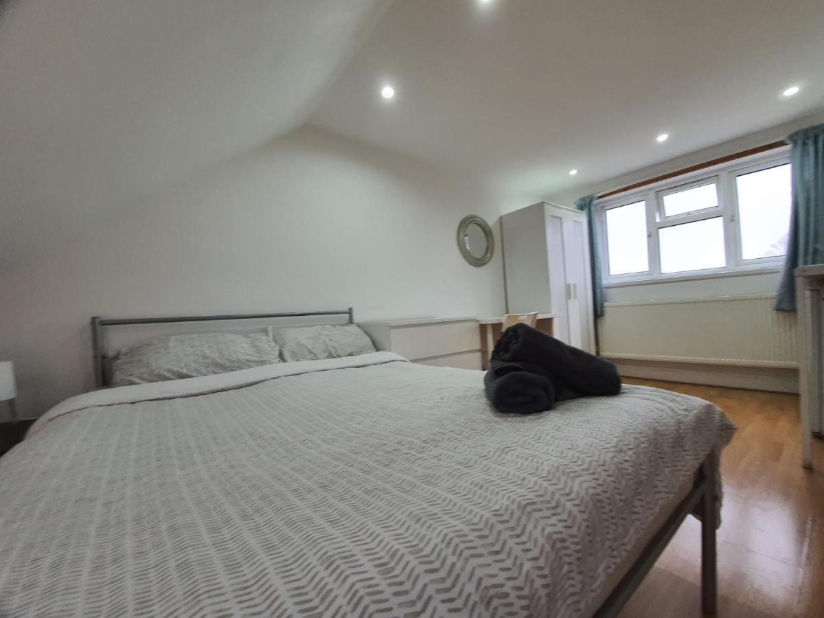 Eastwood Rooms Goodmayes Bagian luar foto
