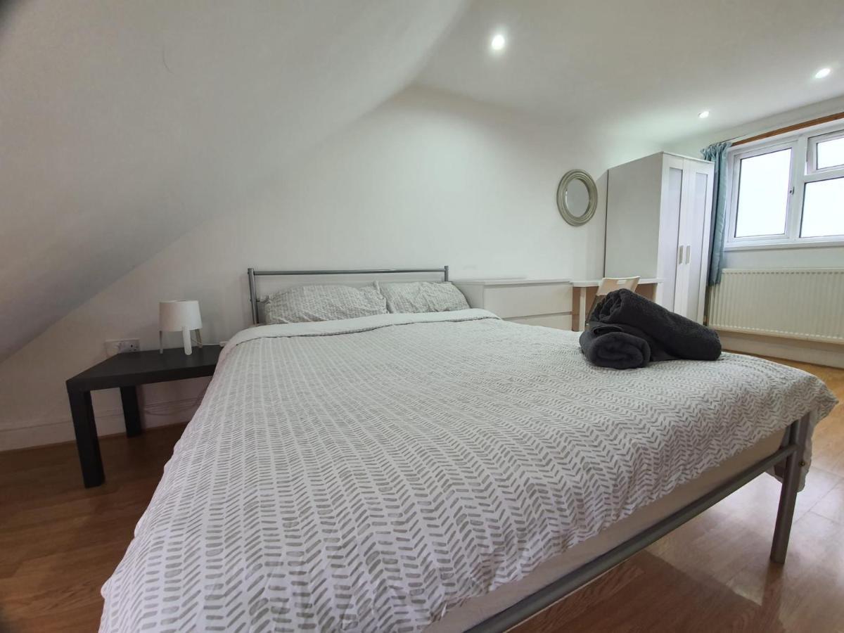 Eastwood Rooms Goodmayes Bagian luar foto