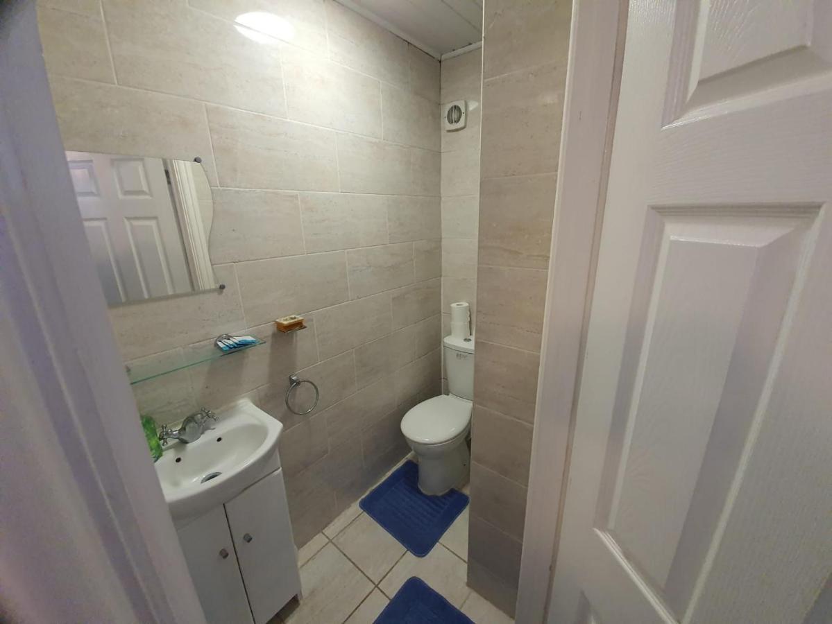 Eastwood Rooms Goodmayes Bagian luar foto