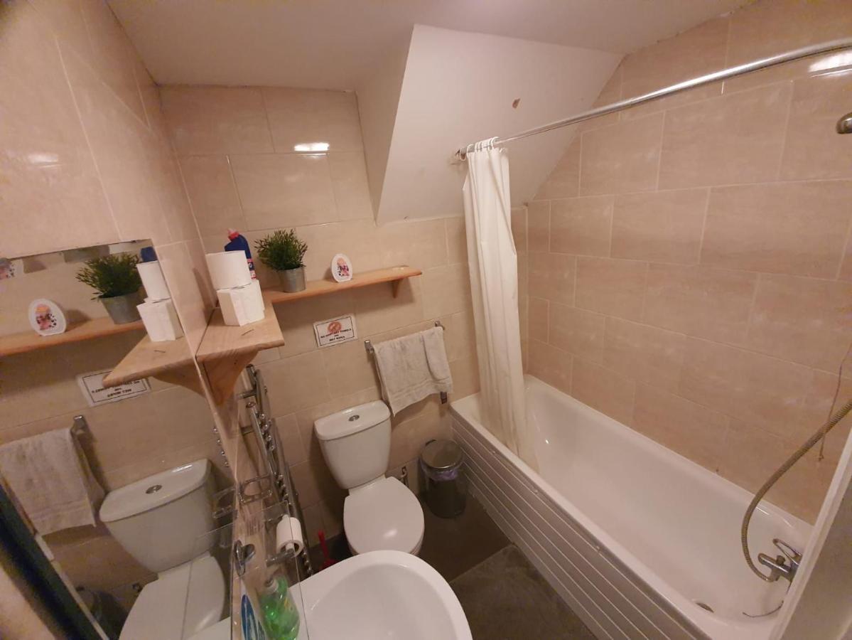 Eastwood Rooms Goodmayes Bagian luar foto