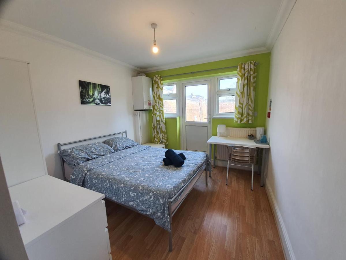 Eastwood Rooms Goodmayes Bagian luar foto