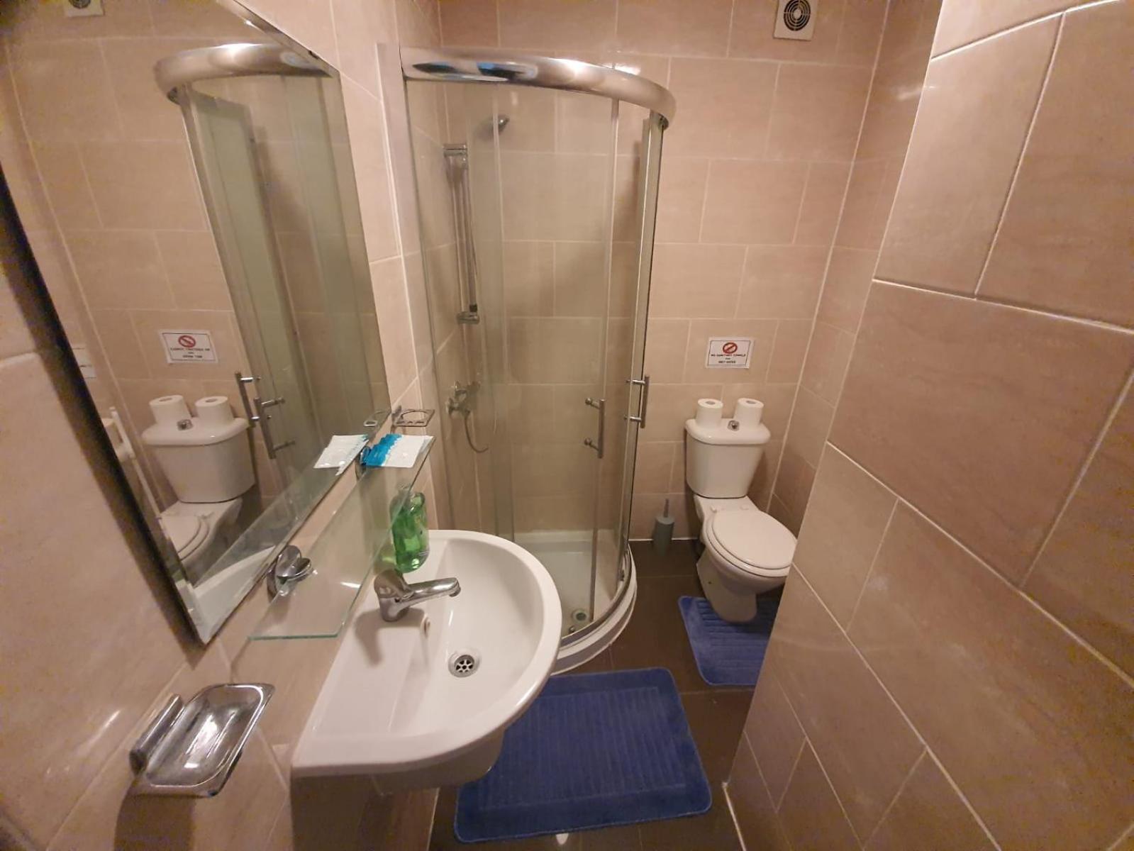 Eastwood Rooms Goodmayes Bagian luar foto