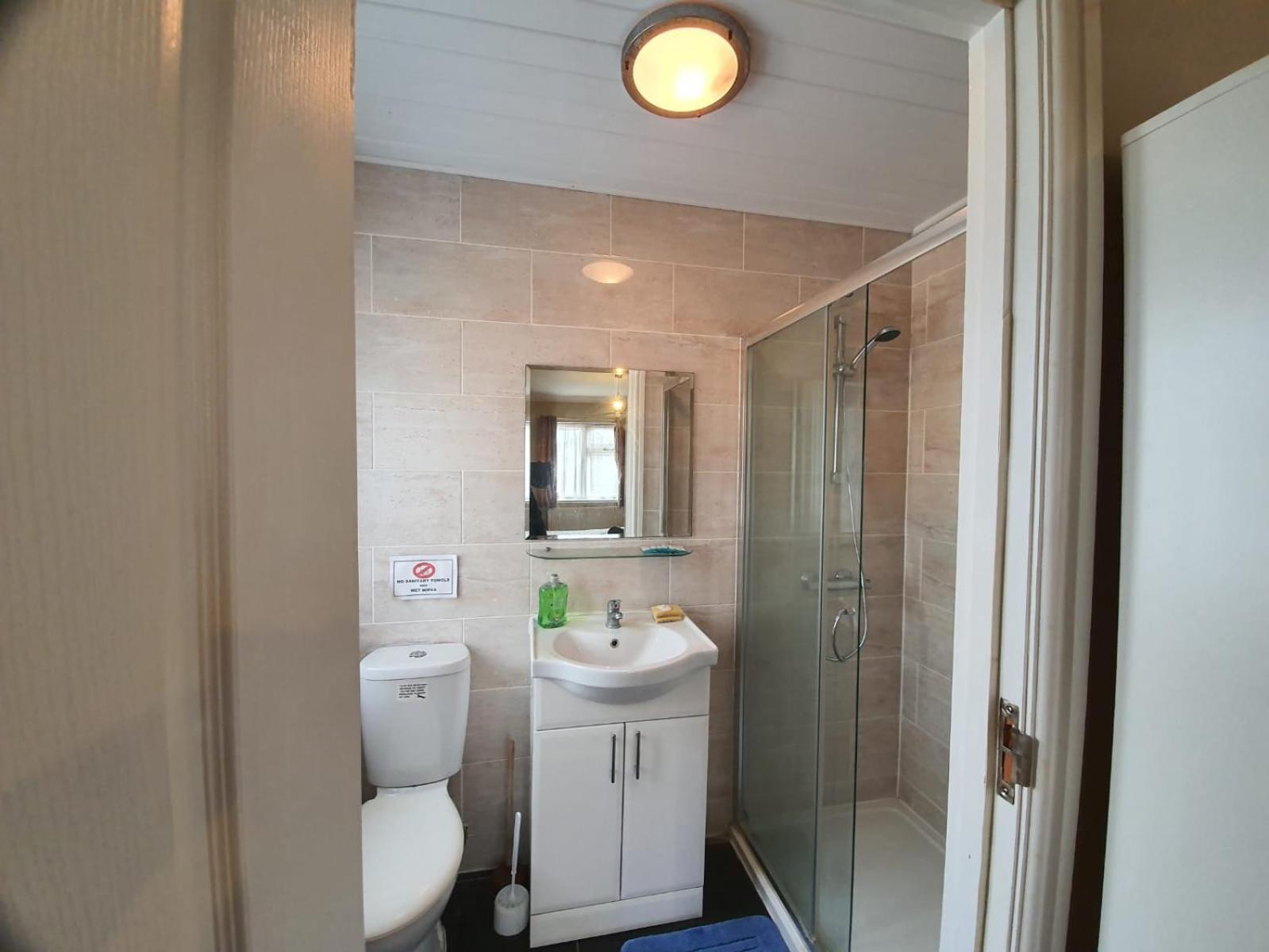 Eastwood Rooms Goodmayes Bagian luar foto