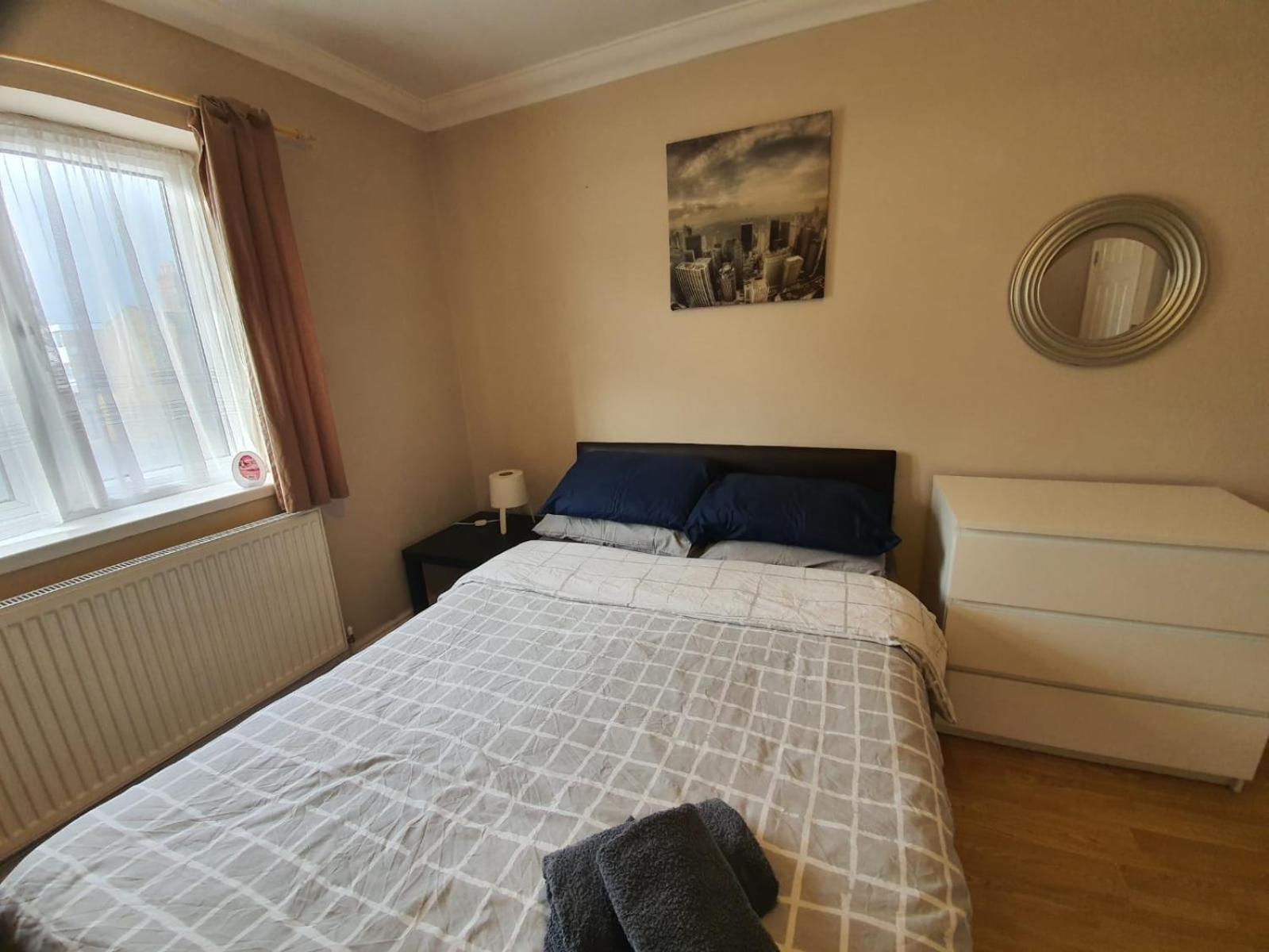 Eastwood Rooms Goodmayes Bagian luar foto